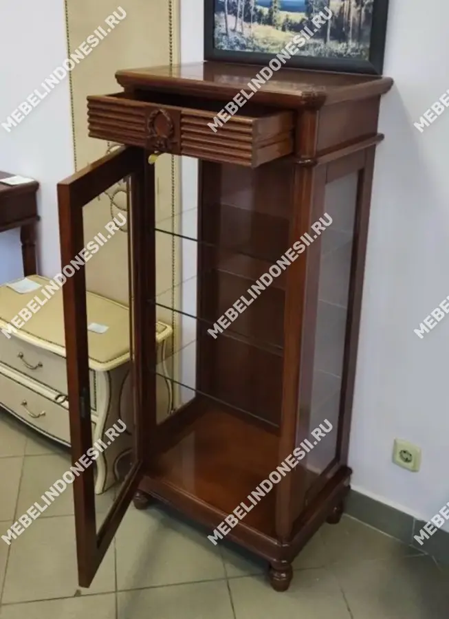 Витрина малая "Мария Сильва" Орех MS835  купить в интернет магазине Мебель из массива. Звоните +7 495 961-63-63 Витрины из массива дерева